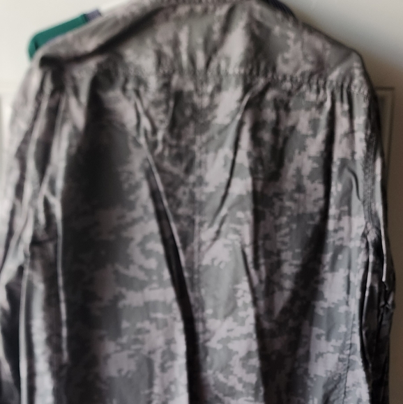 Mens button down - Picture 3 of 3